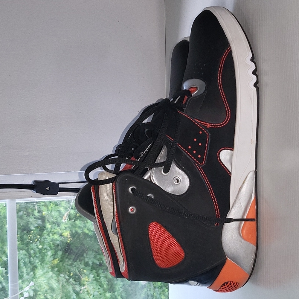 Black/orange Hightops Adidas